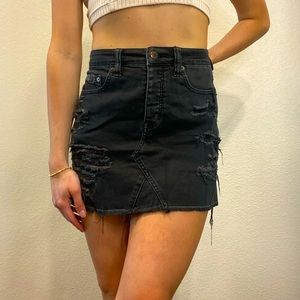AMERICAN EAGLE BLACK DISTRESSED MINI DENIM SKIRT